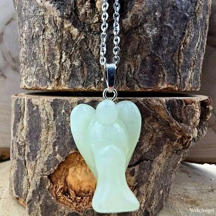 Engel jade met ketting