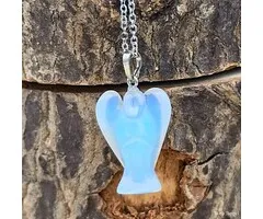 Engel opaliet met ketting