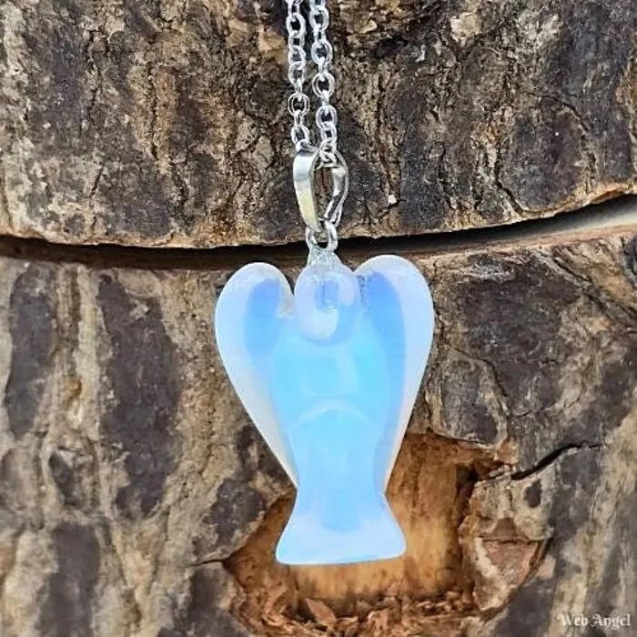 Engel opaliet met ketting