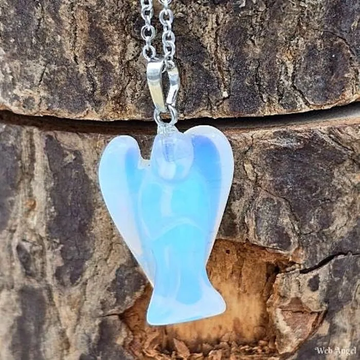 Engel opaliet met ketting