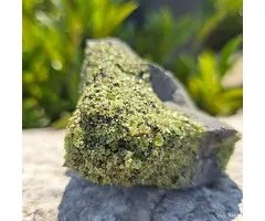 Peridoot Olivijn op Vulkanisch Gesteente - 511 gram