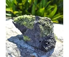 Peridoot Olivijn op Vulkanisch Gesteente – 273 Gram