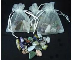 Getrommelde steentjes mix klein 100 gram in een organza zakje