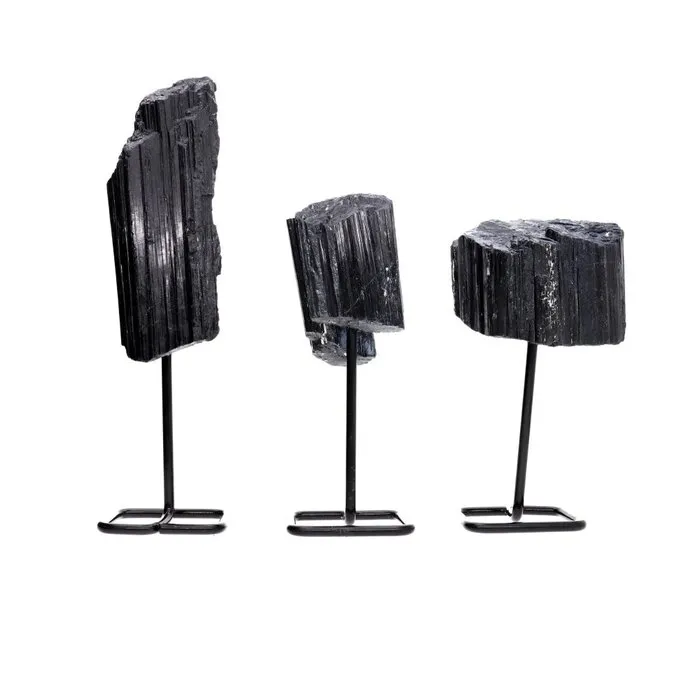 Zwarte toermalijn op standaard