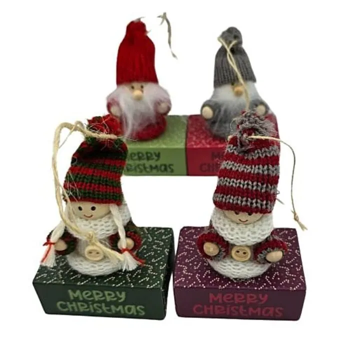 Kerstfiguur op cadeau doosje