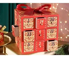 Houten Adventskalender in de vorm van een cadeau
