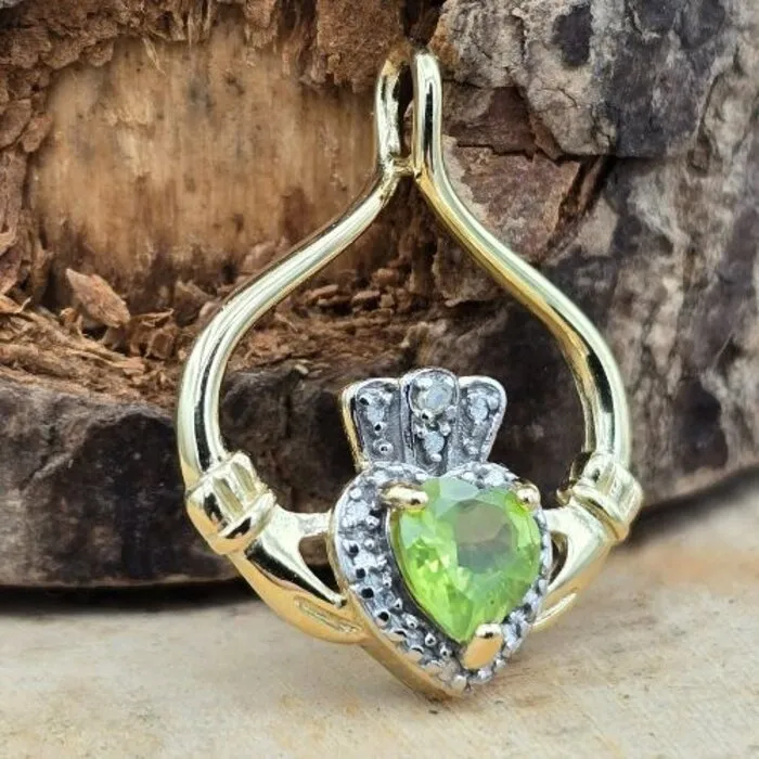 Claddagh Hanger Verguld met Peridoot
