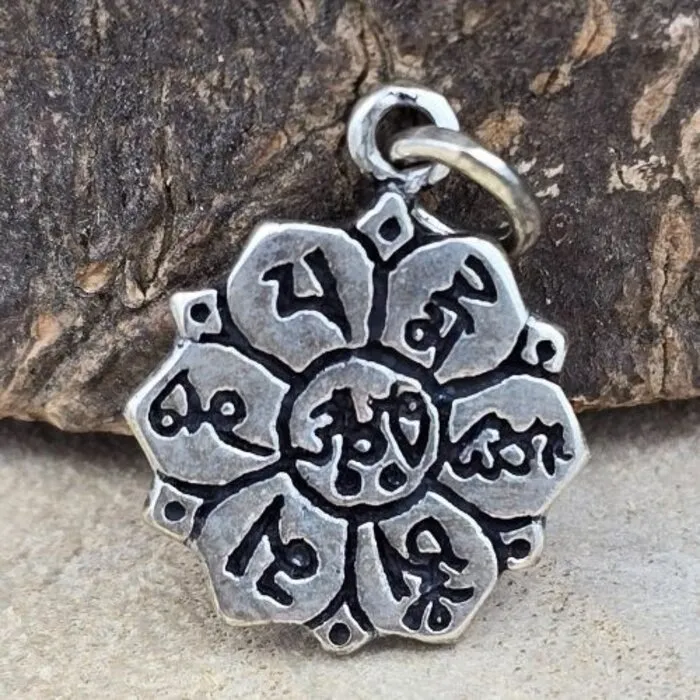 Zilveren Lotus Hanger met Spirituele Symbolen – 925 Sterling Zilver.