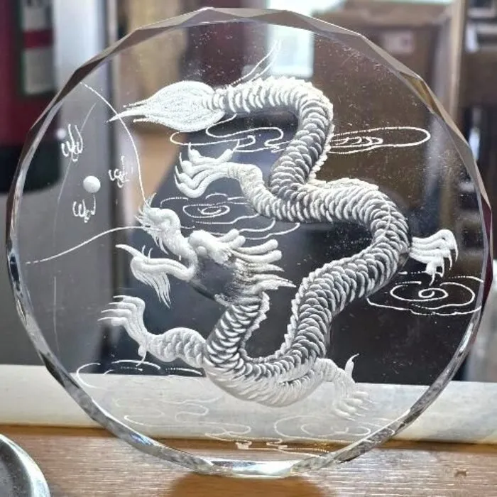 Glazen Plaat met Gegraveerde Chinese Draak 14,5cm