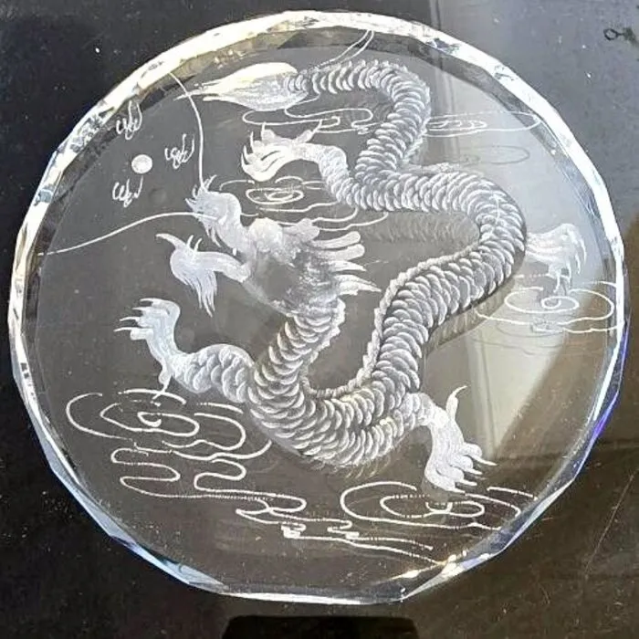 Glazen Plaat met Gegraveerde Chinese Draak 14,5cm