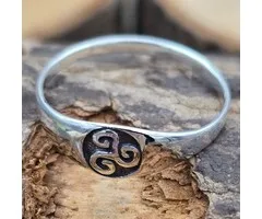 Sterling Zilveren Ring met Triskel Symbool - Maat 8