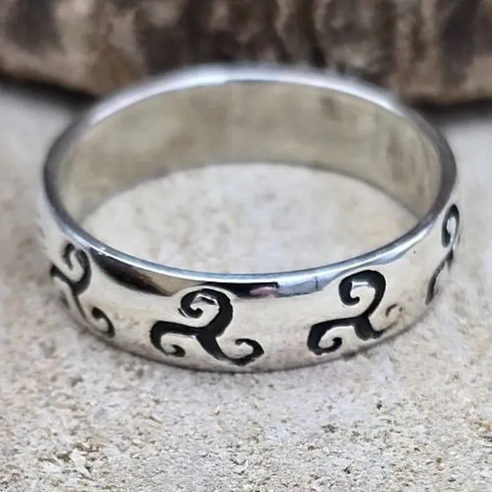 Zilveren Ring met Triskel Symbolen - Maat 10