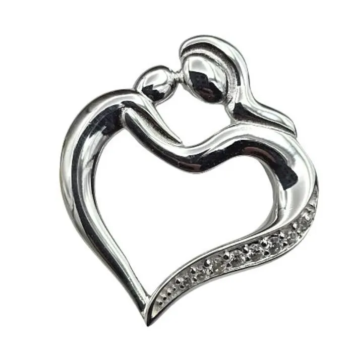 Moeder met kind in hart zilver