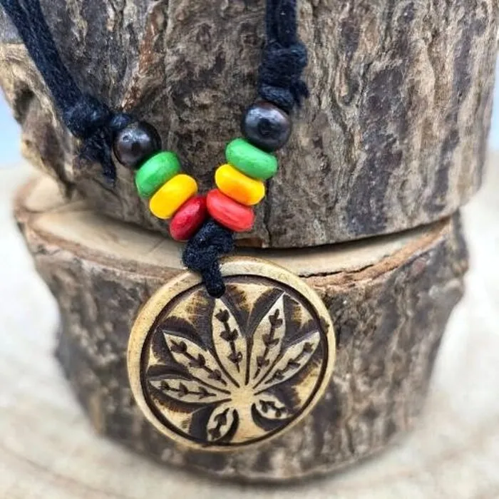 Ketting met Cannabisblad – Buffalo Bone