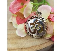 Ohm hanger zilver met Keltishe symbool