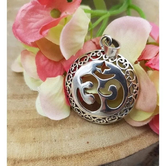 Ohm hanger zilver met Keltishe symbool