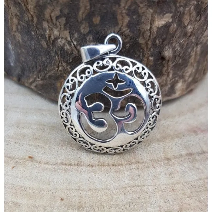 Ohm hanger zilver met Keltishe symbool