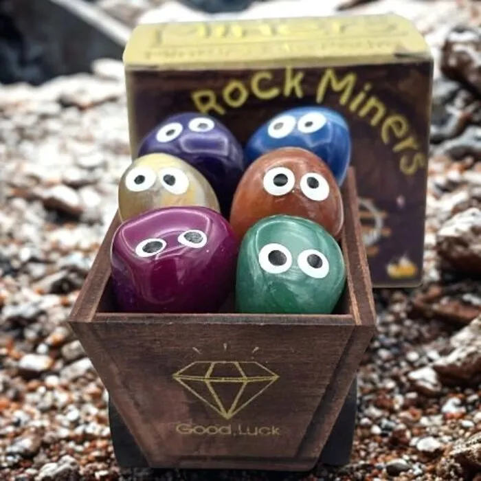 Mijnkar met 6 mijnwerkers