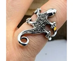 Zilveren ring met een gecko Maat 5,5