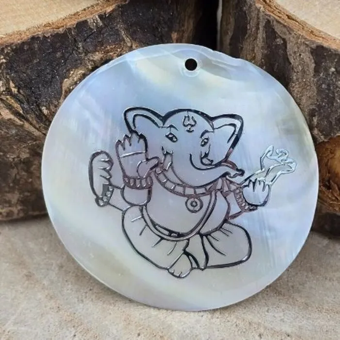 Parelmoeren plaathanger met Ganesha