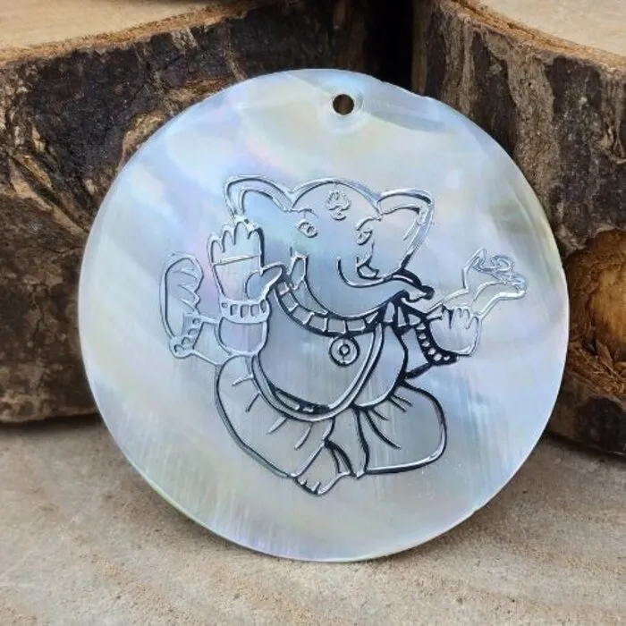 Parelmoeren plaathanger met Ganesha