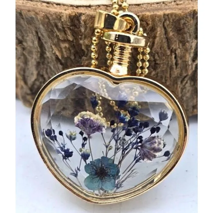 Hartvormige Hanger met Gedroogde Bloemen