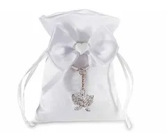 Satijnen zakje met metalen vlindersleutelhanger