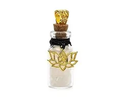 Geschenkflesje aan koord met bergkristal en lotusbloem