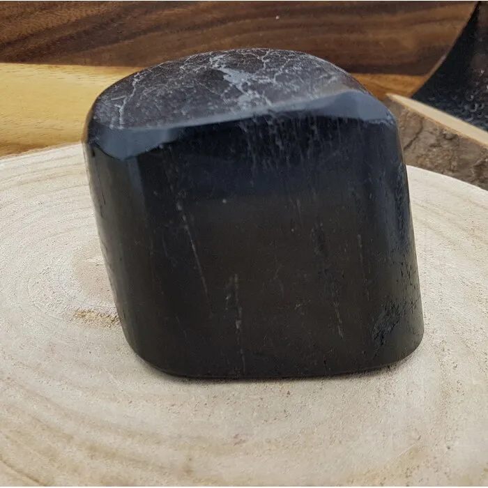 Zwarte toermalijn gepolijst 728 gram