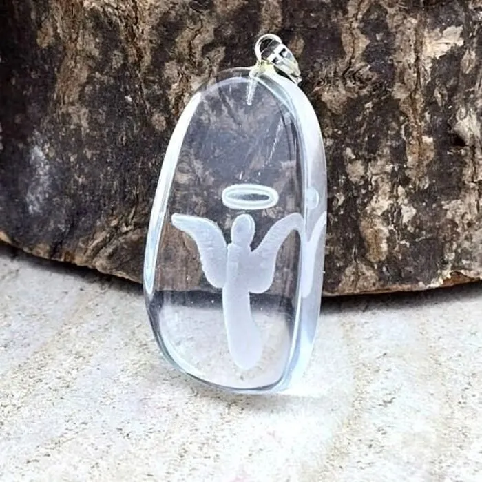 Bergkristal hanger met gegraveerde engel