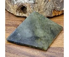 Piramide van Labradoriet – Handgeslepen, ca. 4 cm