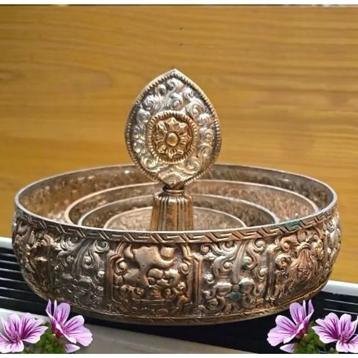 Handgemaakte Tibetaanse Mandala Offerset 16 cm – Vintage Messing Altaarobject uit Nepal