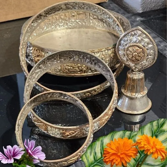 Handgemaakte Tibetaanse Mandala Offerset 16 cm – Vintage Messing Altaarobject uit Nepal