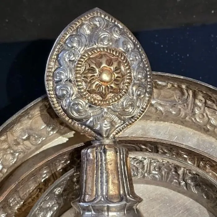 Handgemaakte Tibetaanse Mandala Offerset 16 cm – Vintage Messing Altaarobject uit Nepal