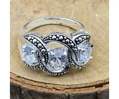 Sterling Zilver Ring met 3 Gefacetteerde CZ-stenen