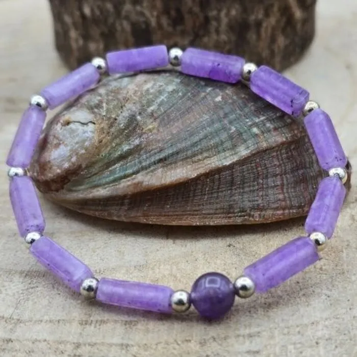 Amethist Armband met Staafjes en 8 mm Kraal – Elastisch 19 cm