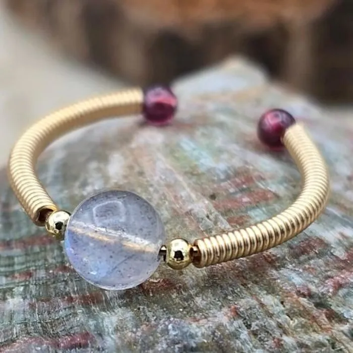 Verstelbare Labradoriet Ring met Goudkleurige  Afwerking – Natuursteen