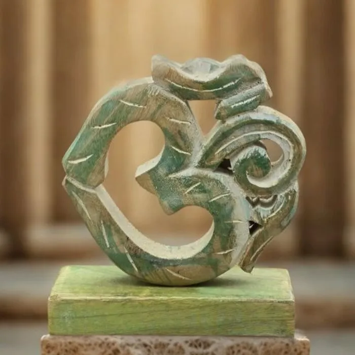 Houten Ohm Symbool op Standaard – Green Wash