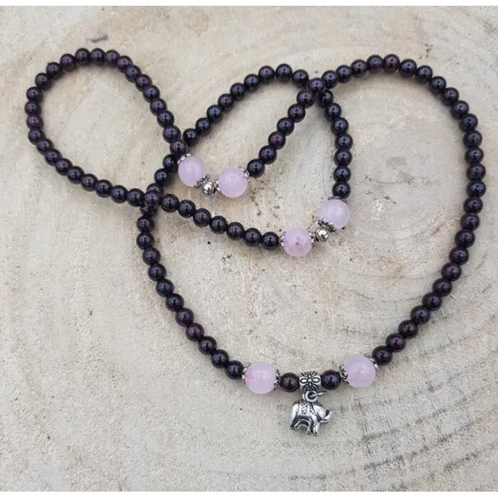 Armband/ketting met bedeltje rode granaat elastisch