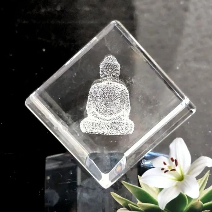 3D Glaskubus met Gelaserde Tibetaanse Boeddha – 40 mm