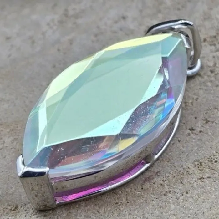 925 Sterling Zilveren Mystieke Topaas Hanger – Gefacetteerd & Iriserend