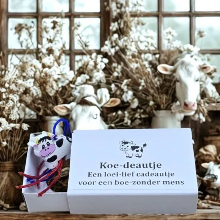 Koe-deautje - Wensdoosje met Houten Koe Gelukshangertje
