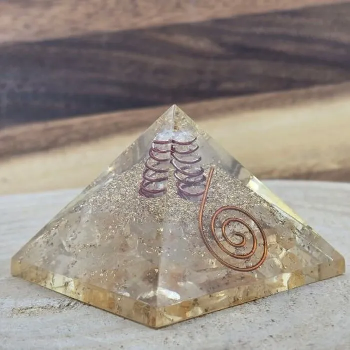 Piramide Orgone met Opaliet