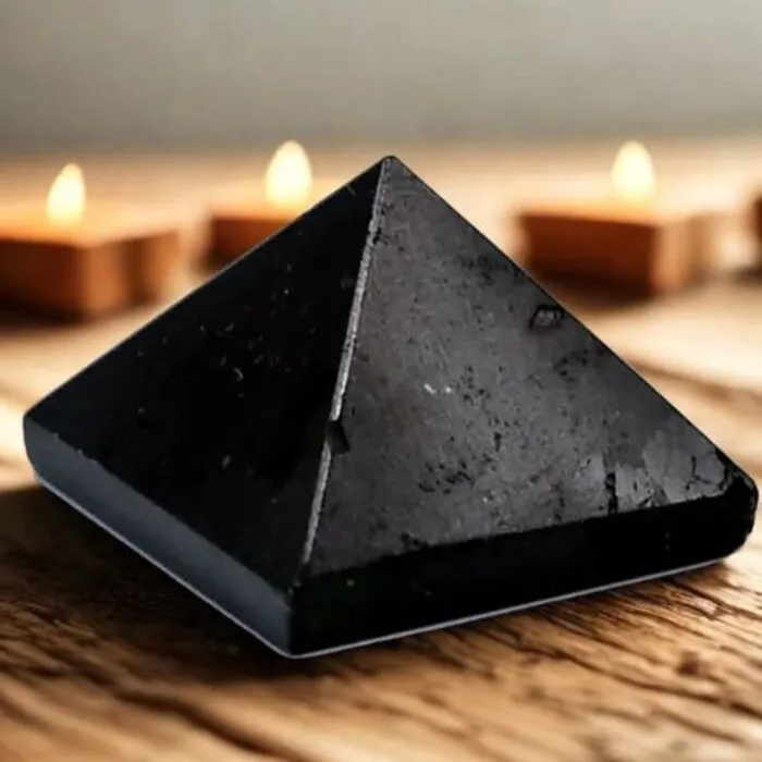 Toermalijn piramide 2,5 x 3 cm