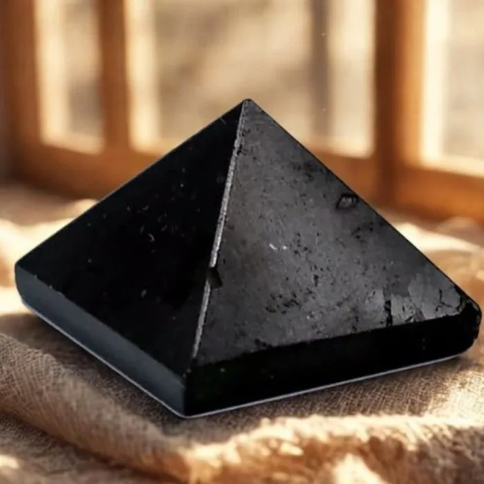 Toermalijn piramide 2,5 x 3 cm