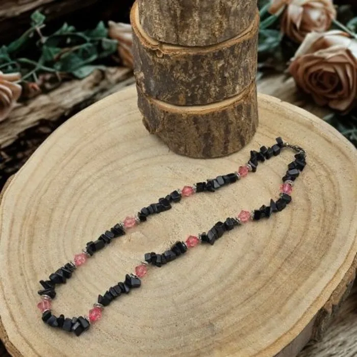 Zwarte Onyx Split Halsketting met Roze Kralen – 45 cm met Slotje