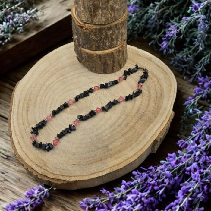 Zwarte Onyx Split Halsketting met Roze Kralen – 45 cm met Slotje