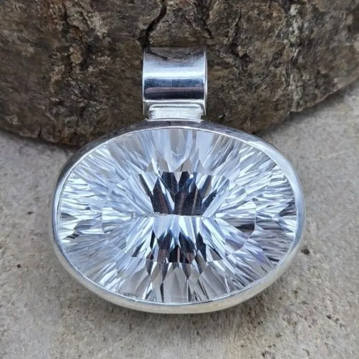 Elegante hanger zilver met gefacetteerd bergkristal