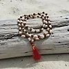 Mala rudraksha en schelpjes