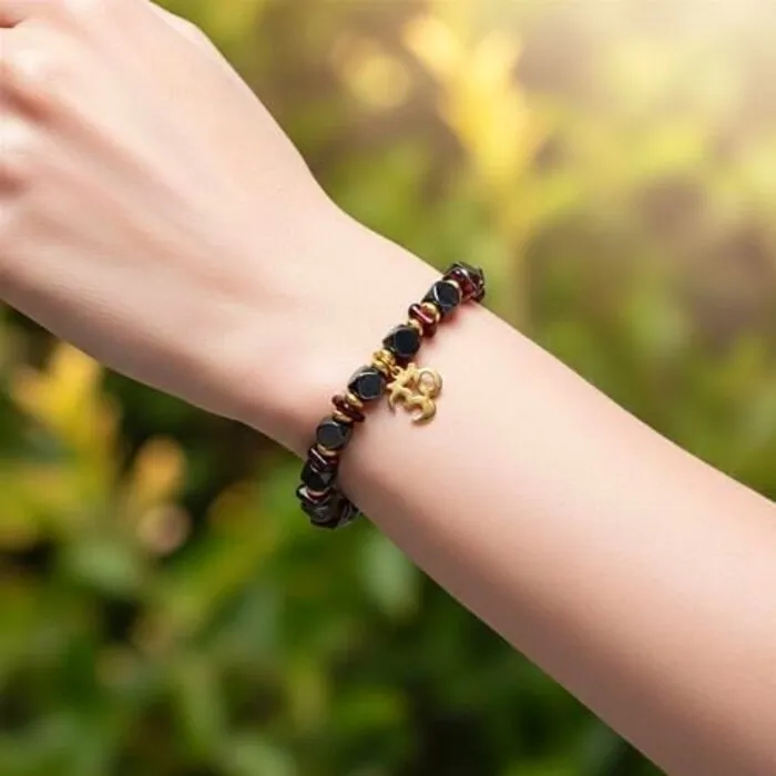 Armband hematiet granaat facet met ohm elastisch